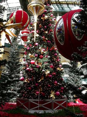 Vegas-christmas-trees-61