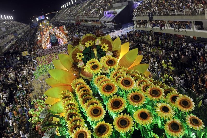 344214-rio-carnival-2013-last-day-celebration-pictures