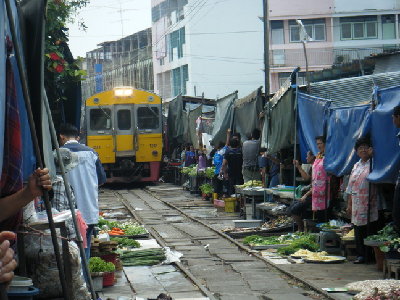 mercato-treno-1-vivere-bangkok