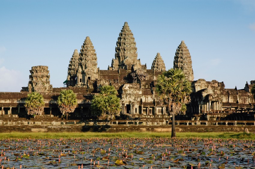 Cambodia-AngkorWat-iStock_000014248472Small